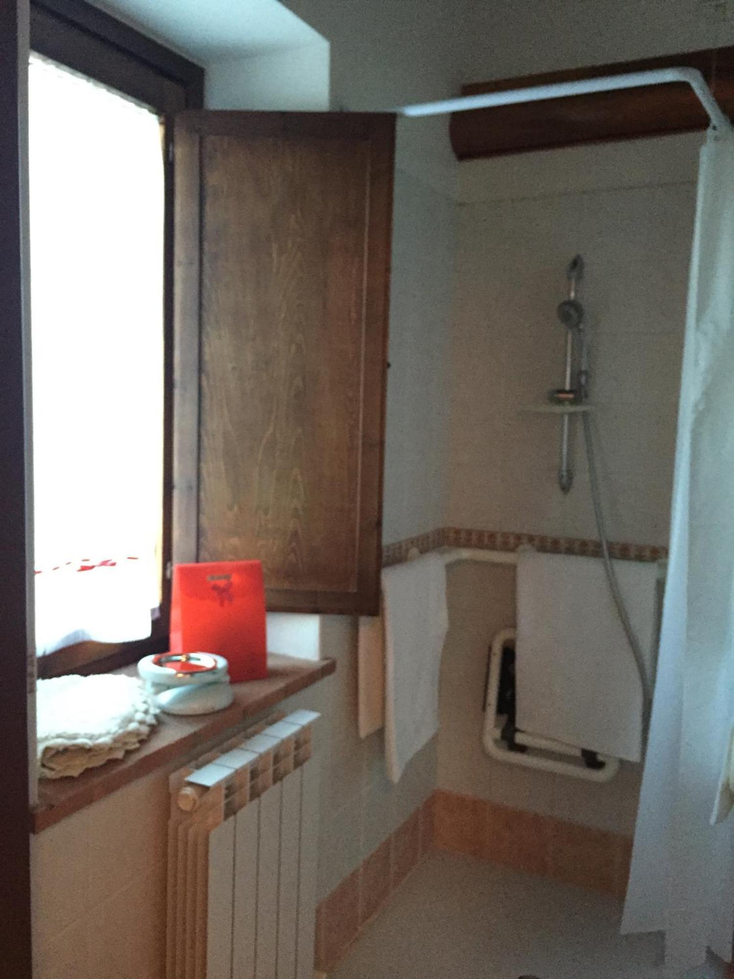 Rosso Porpora Villa Colle Umberto  Habitación foto